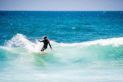 Surfer op het water