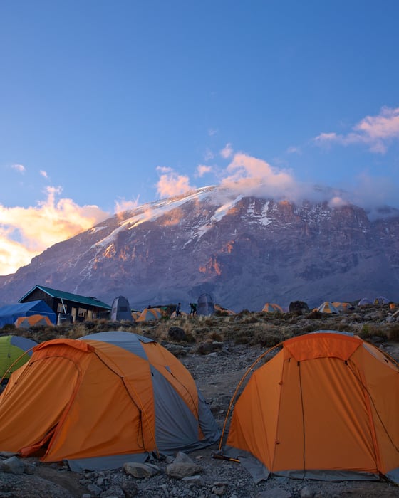 Slapen in tenten tijdens de trekking