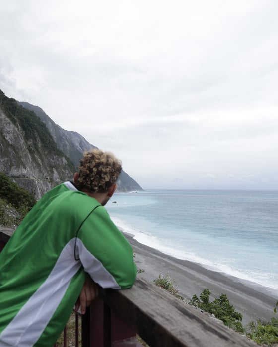 Traveller looking out over the ocean in Taiwan