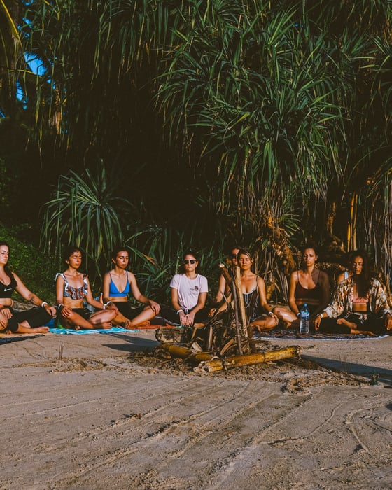 Yogaklass på stranden.