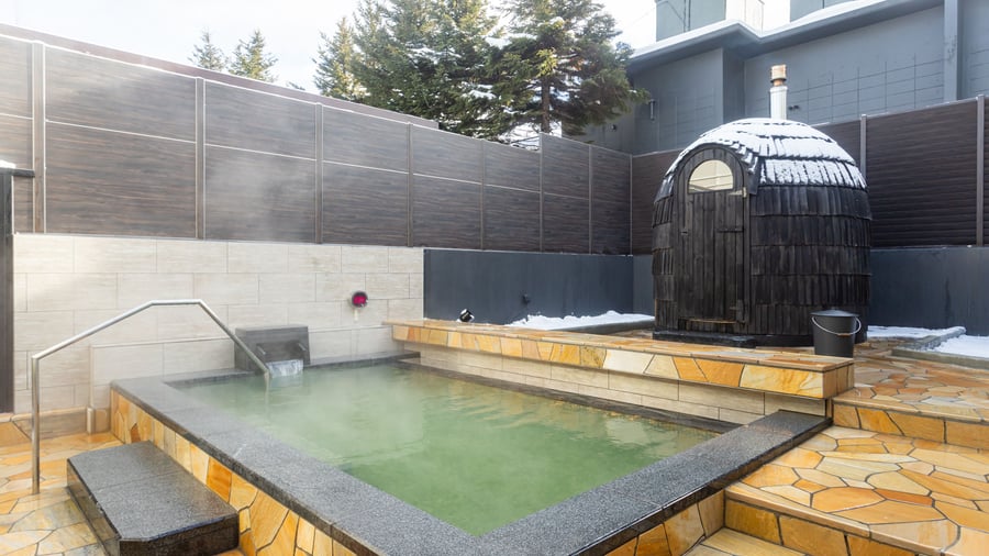 Udendørs onsen på KIKI Shiretoko Natural Resort