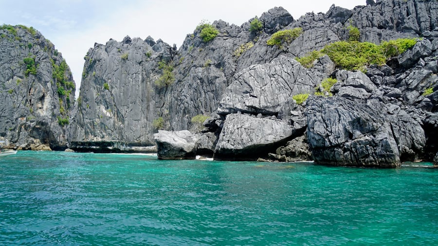 Cliffs around El Nido in the Philippines 