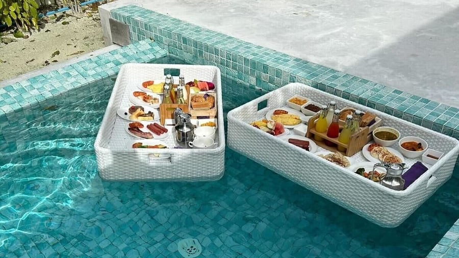 Start dagen med flydende morgenmad i poolen