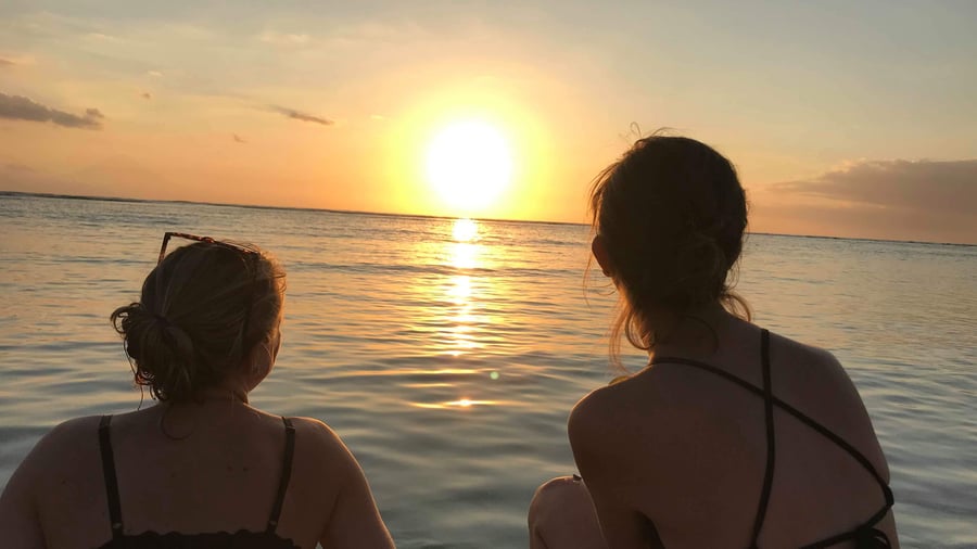 Sólsetur á Gili T