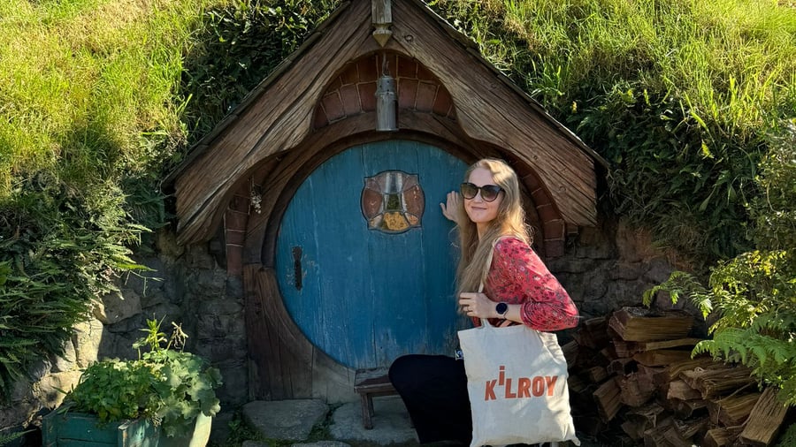 Stanna till vid Hobbiton. 