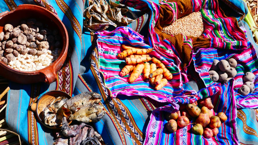 Roots, grains and vegetables on Peruvian textiles