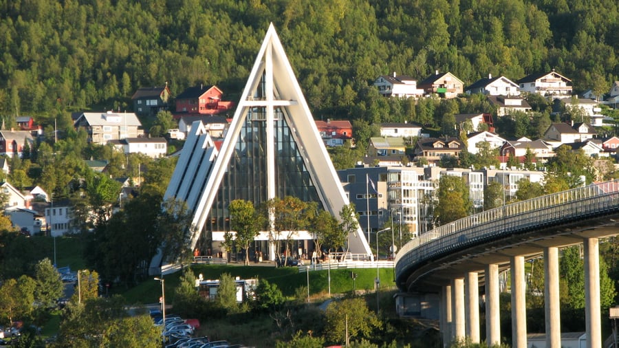 Besøg den imponerende ishavskatedral i Tromsø