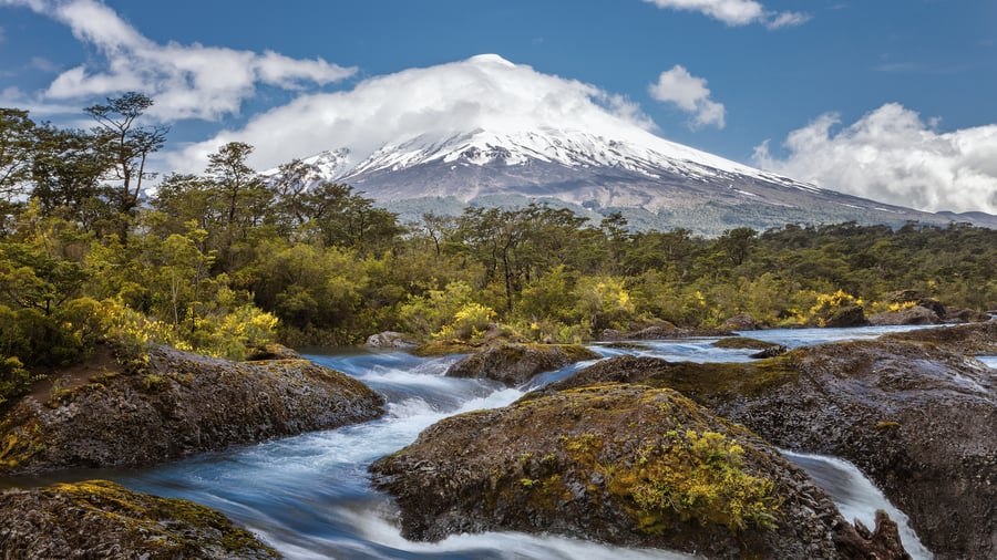 Osorno-vulkanen bagved Petrohué-vandfaldene