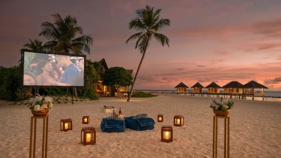 Nogle resorts tilbyder film i det fri