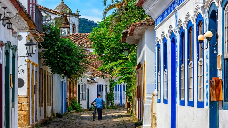 Brostensgader i det historiske centrum i Paraty