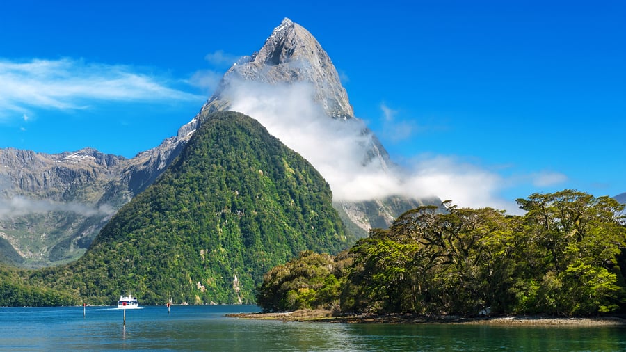 Njut av en äventyrlig utsikt över Milford Sound