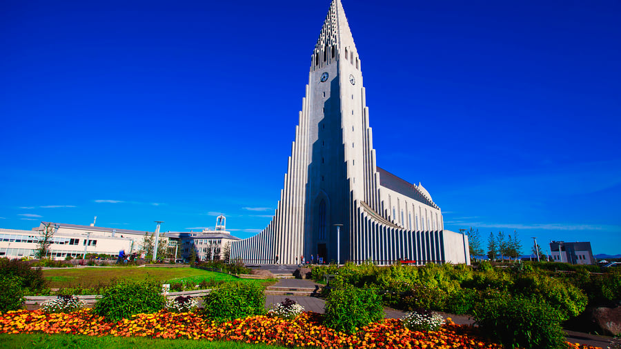 Den ikoniske Hallgrimskirkja i Reykjavik