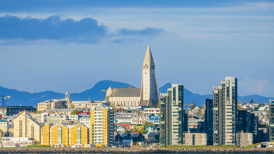 Udsigt over Reykjavik med Hallgrimskirkja i midten