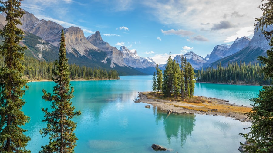 Spirit Island i Maligne Lake