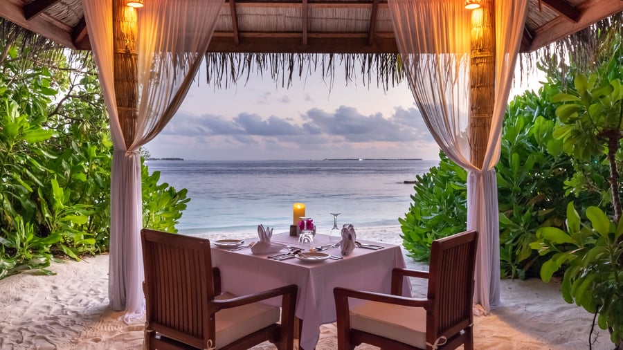 Nyd en romantisk middag på stranden