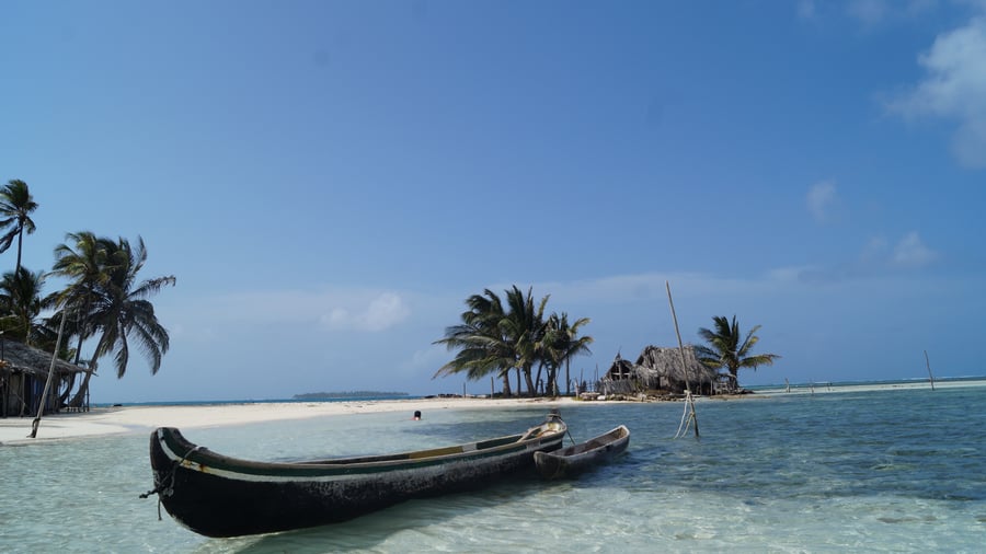 Island hopping in San Blas