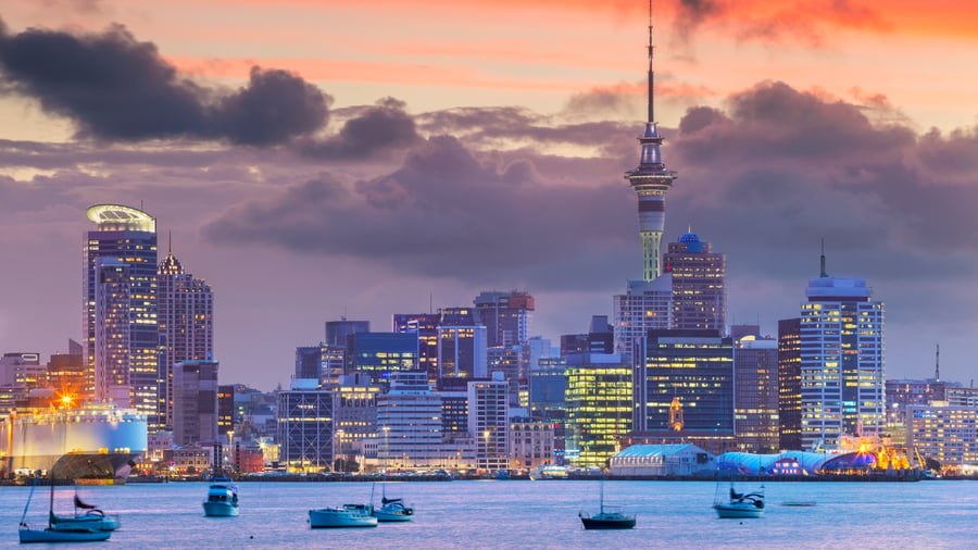 Aucklands skyline med det ikoniska Sky Tower