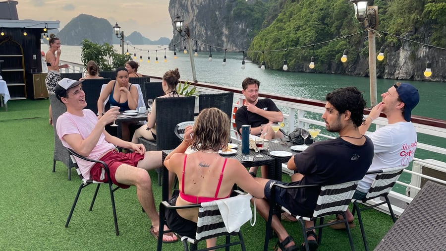 Cruise on Ha Long Bay in group
