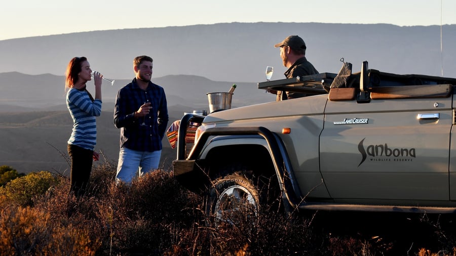 Sundowner drink på game drive
