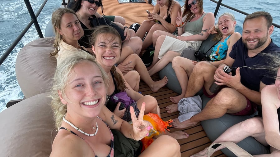 Group of travellers in Koh Tao