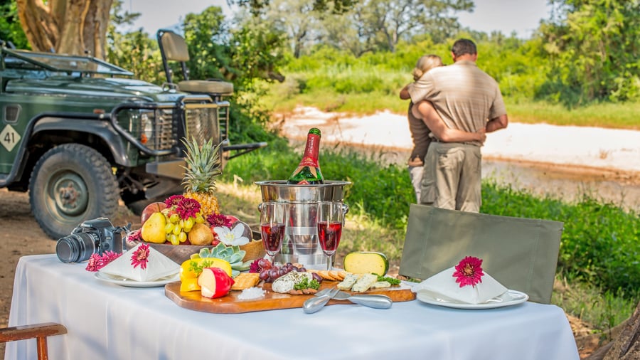 Bush dinner ved Chisomo Safari Camp