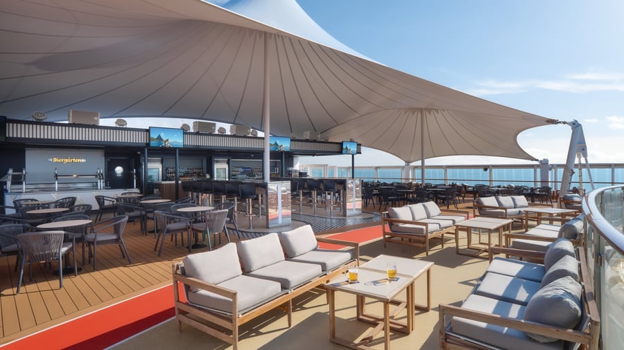 Njut av kryssningen på däck ombord på Norwegian Spirit