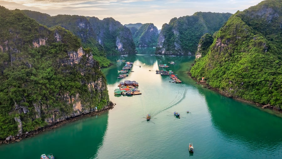 Tag på bådtur i UNESCO-naturområdet Halong Bay