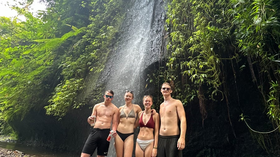 Discover the many waterfalls together
