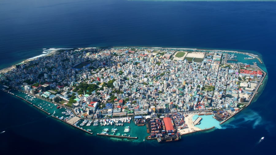 Explore Malé for a couple of days