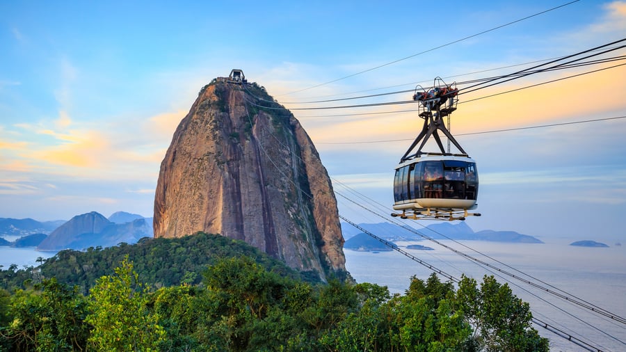 Tag kabelbanen op til Sukkerbjerget i Brasilien