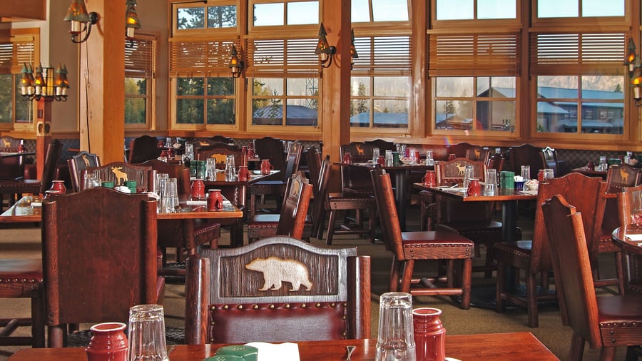 Restaurant på Old Faithful Snow Lodge & Cabins