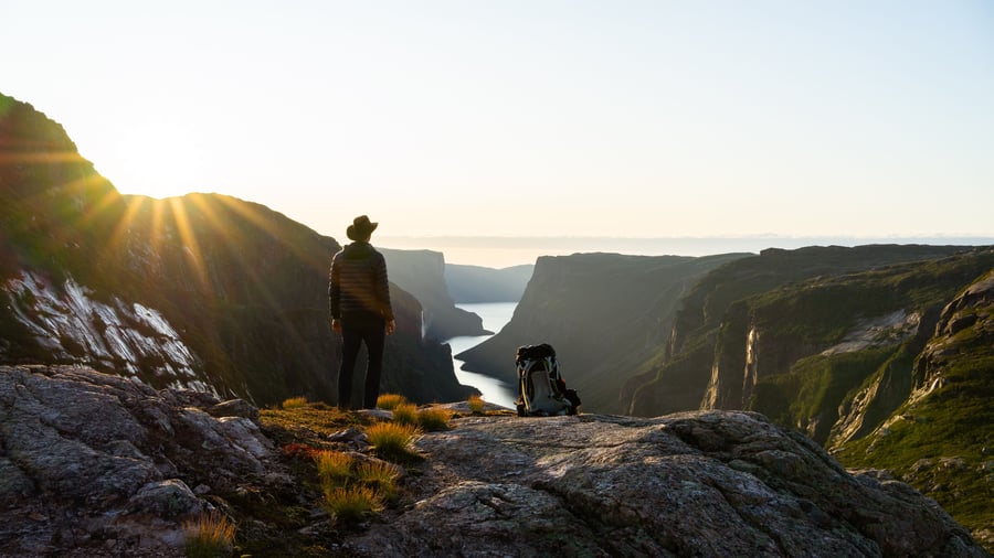 Solnegang over Western Brook Pond, Gros Morne, NP
