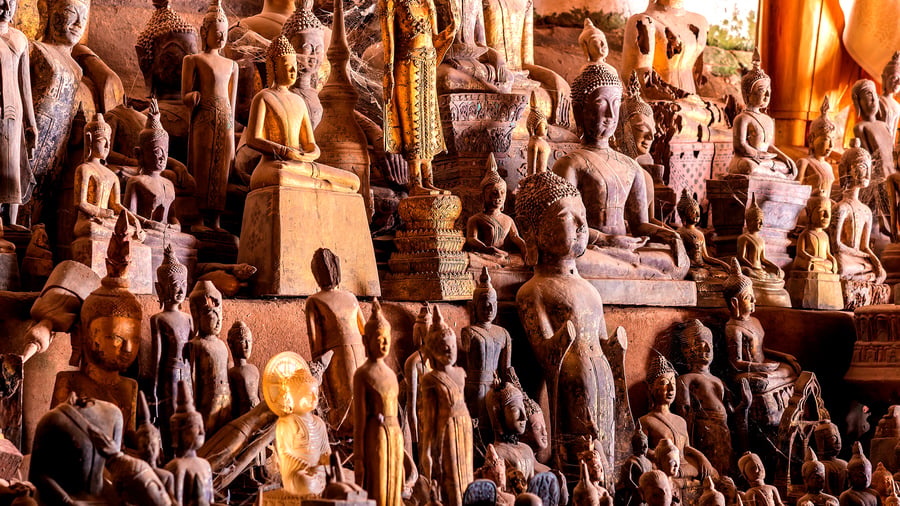 Tusindvis af buddhastatuer i Pak Ou-grotterne