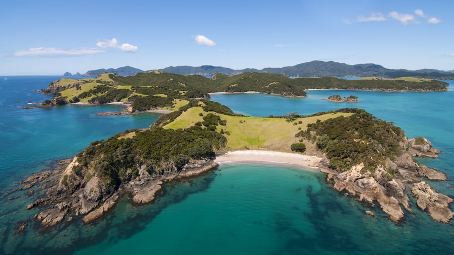 Segla genom Bay of Islands