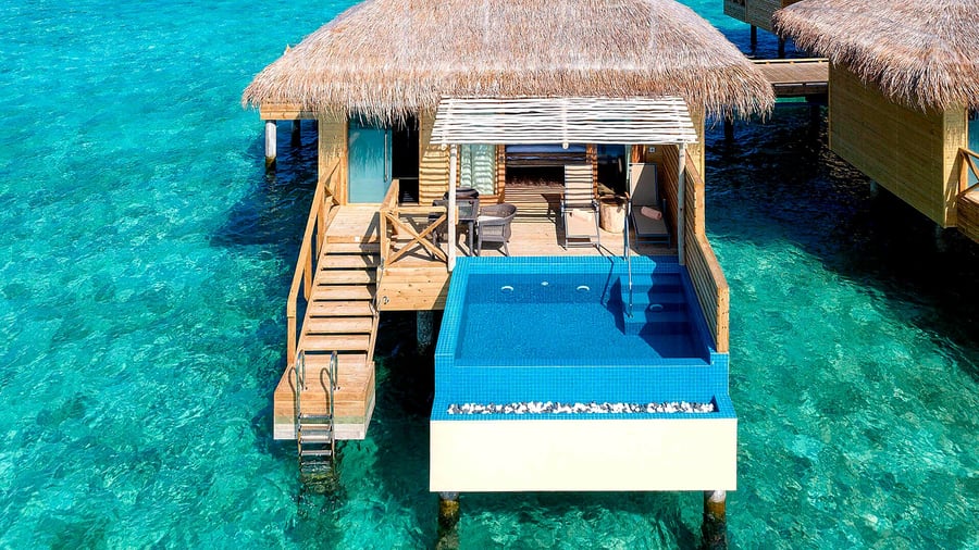 Bo i overwater villa med egen pool