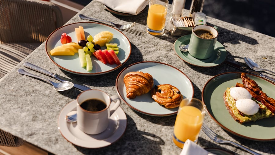 Start dagen med morgenmad og havudsigt