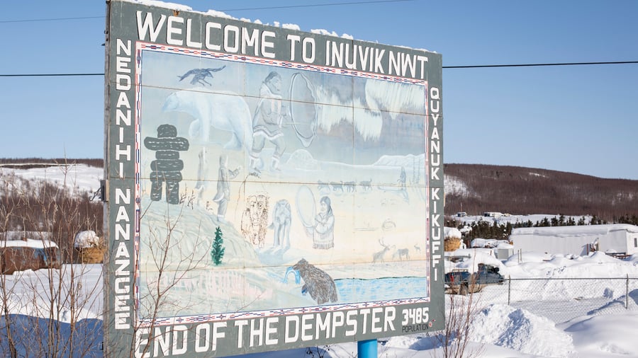 Inuvik. I mange år enden af landevejen