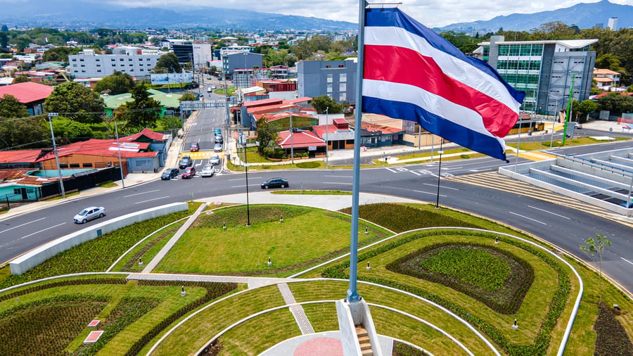 San José och Costa Ricas flagga sedd från ovan