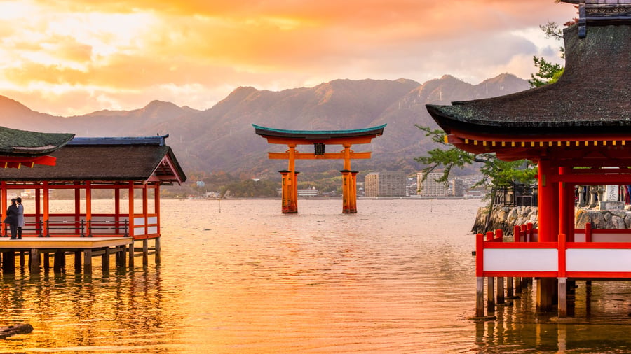 Den berømte torii-port ud for Miyajima
