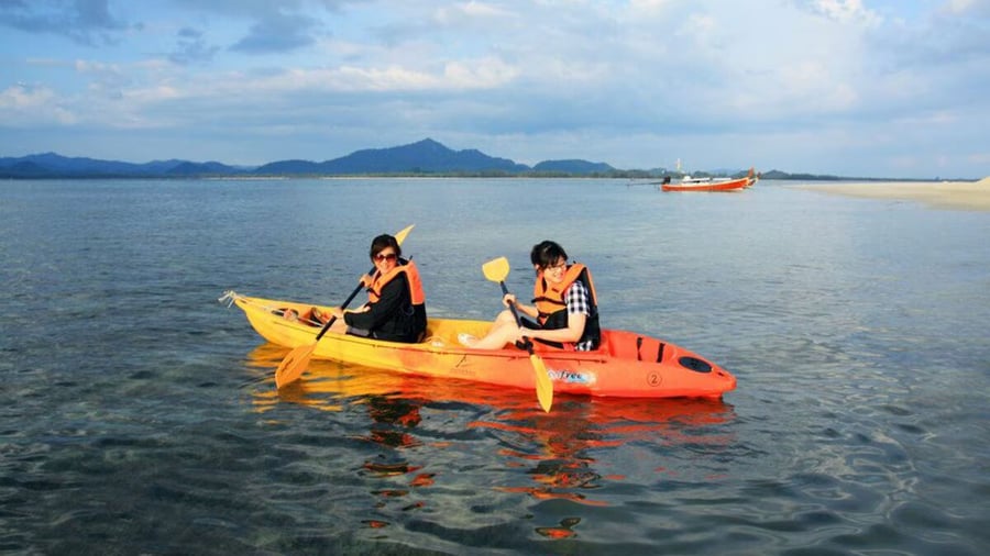 I kajak ved Sivalai Beach Resort