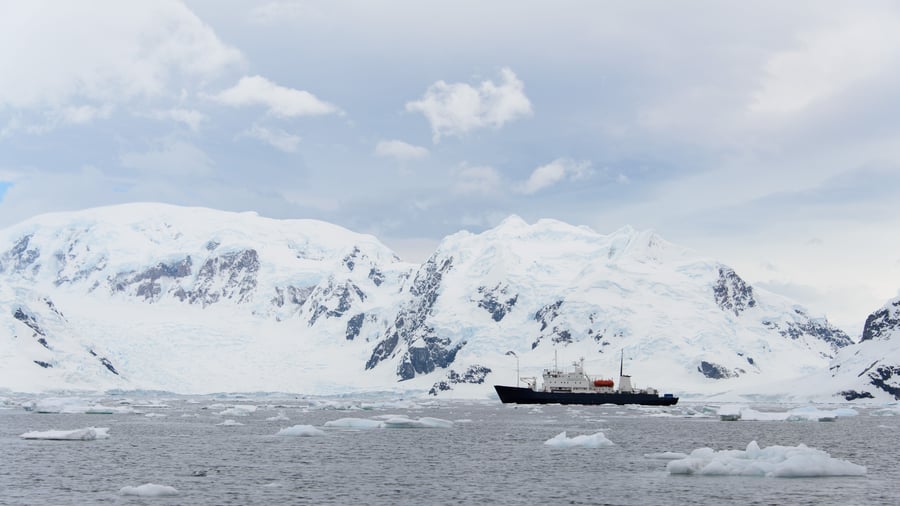 Expeditionsfartyg i Antarktis