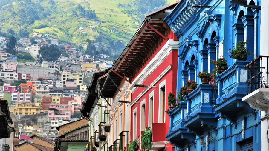 Farverige huse i Quito