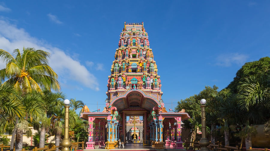 Se kulturella sevärdheter som Kailasanatha-templet