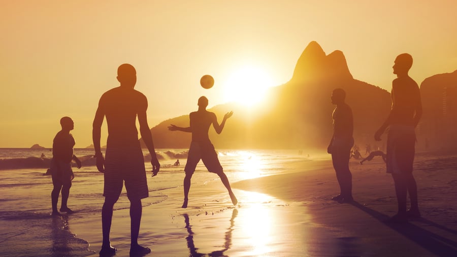 Bollspel på stranden i Rio de Janeiro