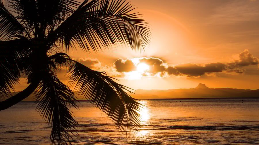Solnedgang ved Savusavu i Fiji