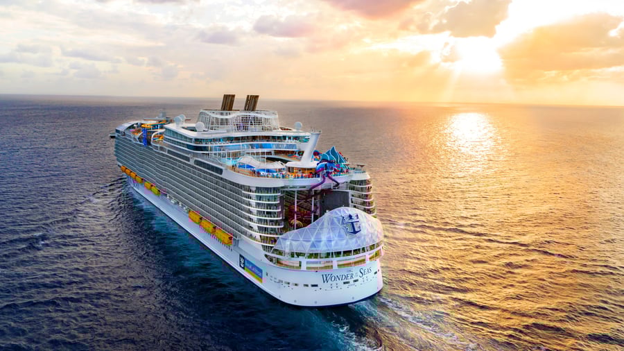 Nyd solnedgangen fra dækket