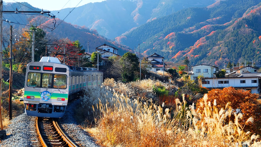 Reis met de trein naar de Japanse Alpen