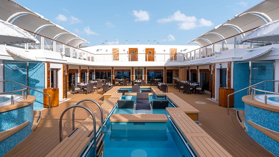 Få adgang til eksklusive pool- og loungeområder