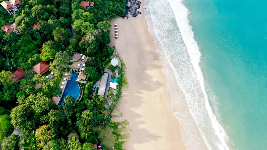 Ontspannen op het strand van Koh Lanta