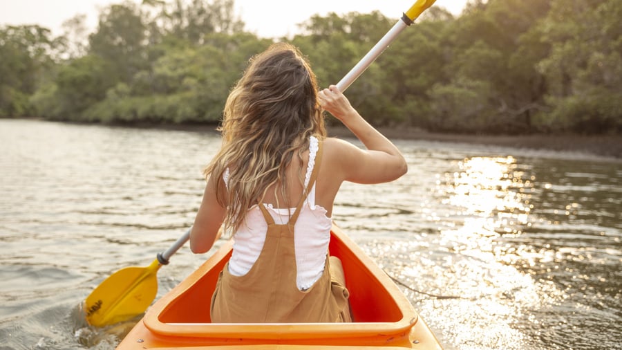 I kajak ved Paperbark Camp